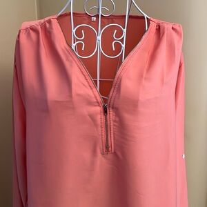 Top with adjustable sleeves